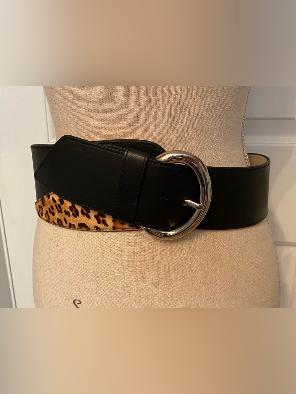 CHICO’S BELT BLACK FAUX LEATHER STRETCH ELASTIC SILVER BUCKLE ANIMAL ACCENT Sz M